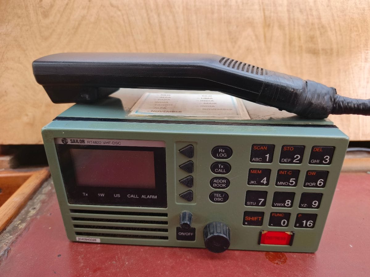SAILOR RT4822 VHF-DSC - готовность 1 (отличное состояние) - фото 2